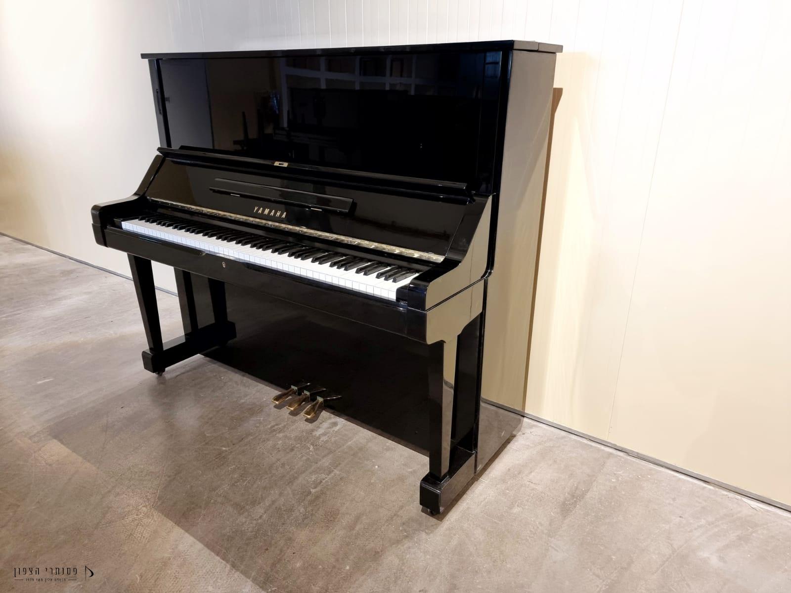 פסנתר YAMAHA UX
