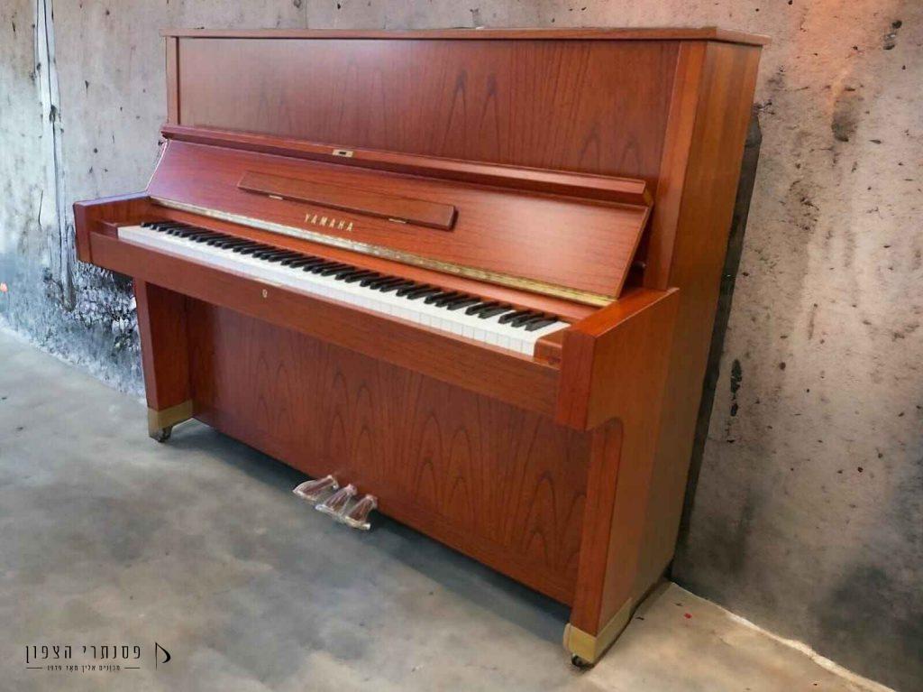 פסנתר YAMAHA W104