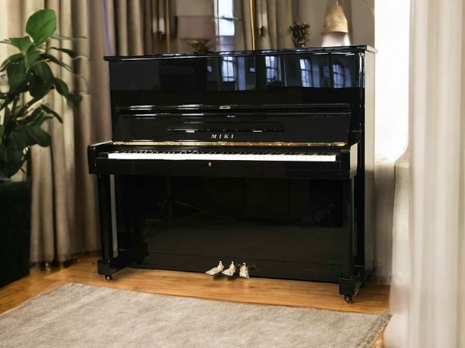 פסנתר MIKI by YAMAHA